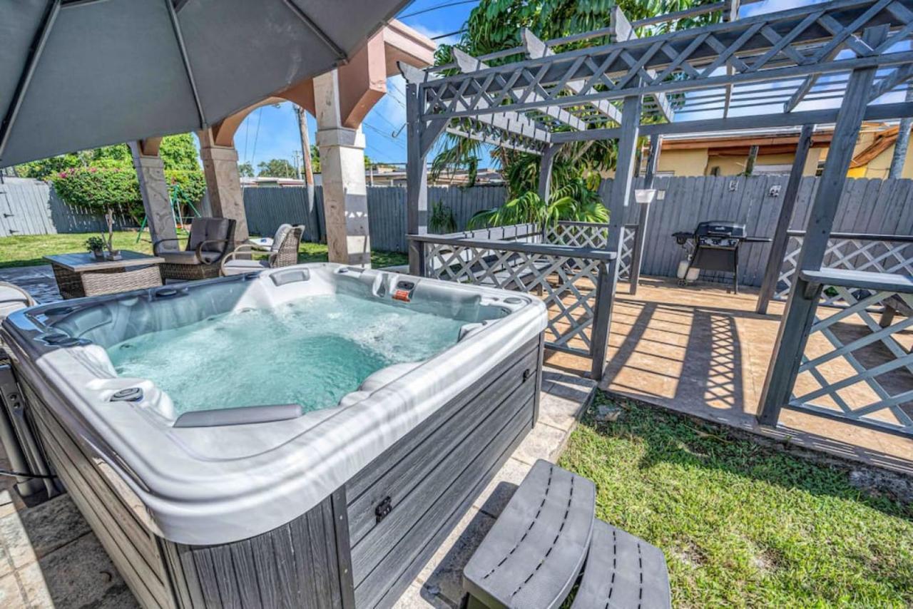 Amazing 3 Bed Home With Playground, Jacuzzi Grill Miami Exterior foto